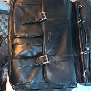 Kenneth Cole reaction black messenger bag